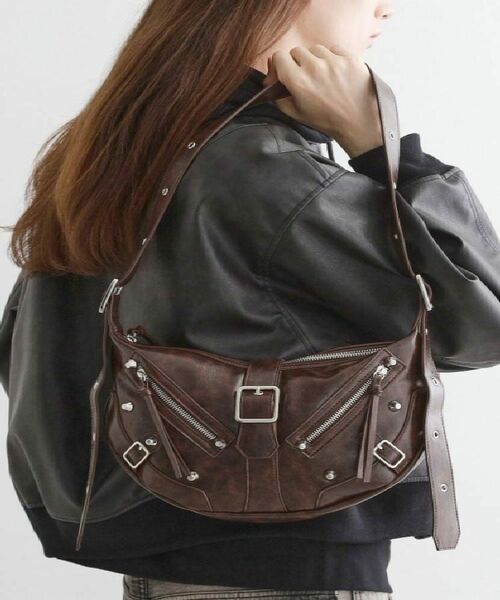 tk.TAKEO KIKUCHI / ティーケー タケオキクチ ショルダーバッグ | 【FANCYシリーズ】スタッズクレセントショルダーバッグ | 詳細9