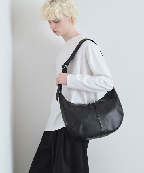 tk.TAKEO KIKUCHI / ティーケー タケオキクチ ショルダーバッグ | 【牛革使用】リアルレザーラウンドショルダーバッグ（ブラック(019)）