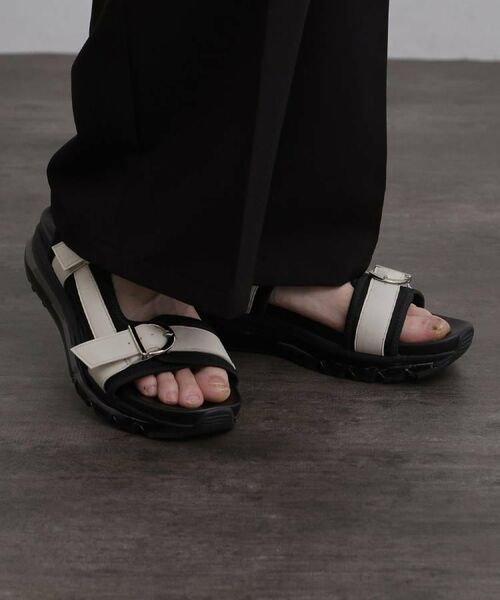 tk.TAKEO KIKUCHI / ティーケー タケオキクチ サンダル | クリアソールダブルベルトサンダル（オフホワイト(003)）