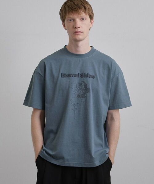 tk.TAKEO KIKUCHI / ティーケー タケオキクチ Tシャツ | ロゴフラワー刺繍Tシャツ（ブルー(092)）