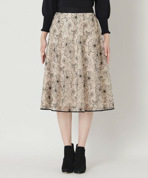 42大きいサイズ　トゥービーシック　チュール＆刺繍モチーフ♡エレガントスカート