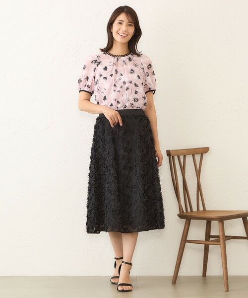 TO BE CHIC (大きいサイズ) / トゥー ビー シック (オオキイサイズ) その他トップス | 【L】ダブルフラワープリント ブラウス | 詳細1