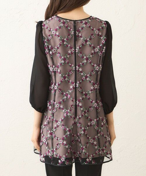 TO BE CHIC (大きいサイズ) / トゥー ビー シック (オオキイサイズ) その他トップス | 【L】フラワー刺しゅう チュニックブラウス | 詳細4