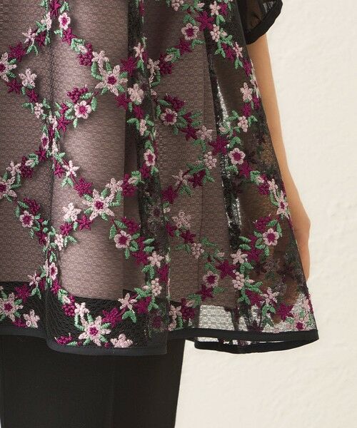 TO BE CHIC (大きいサイズ) / トゥー ビー シック (オオキイサイズ) その他トップス | 【L】フラワー刺しゅう チュニックブラウス | 詳細8