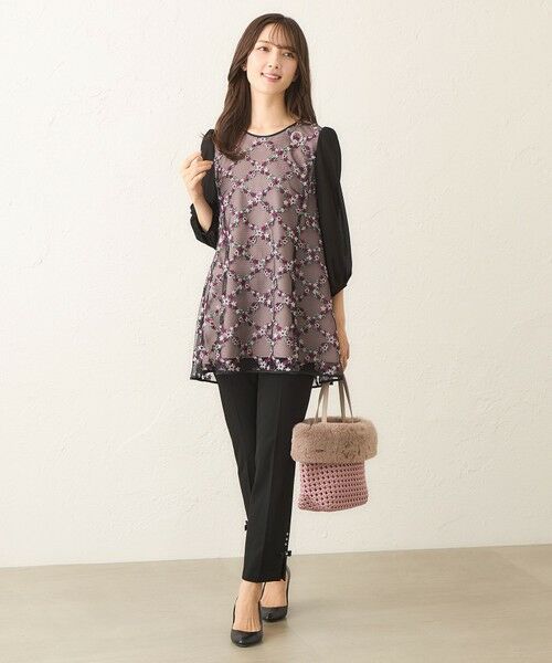 TO BE CHIC (大きいサイズ) / トゥー ビー シック (オオキイサイズ) その他トップス | 【L】フラワー刺しゅう チュニックブラウス | 詳細1