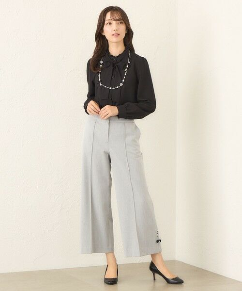 TO BE CHIC (大きいサイズ) / トゥー ビー シック (オオキイサイズ) その他トップス | 【L】バックサテンジョーゼット ネックフリルブラウス | 詳細2