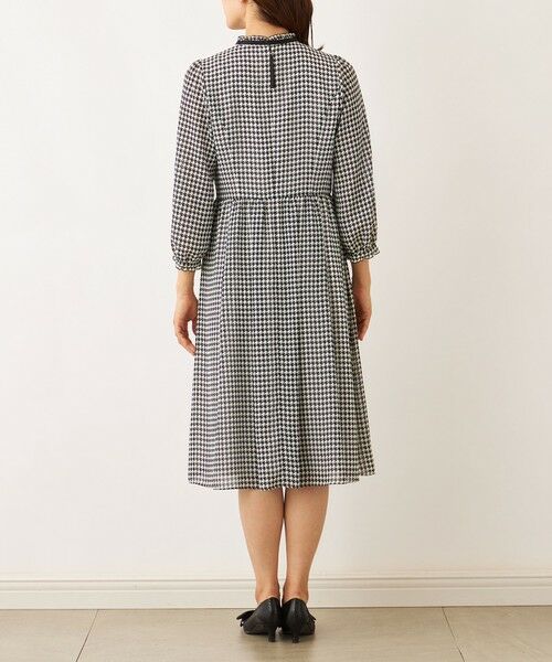 TO BE CHIC (大きいサイズ) / トゥー ビー シック (オオキイサイズ) ロング・マキシ丈ワンピース | 【L】ジョーゼット千鳥 ワンピース | 詳細4