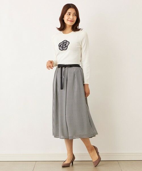 TO BE CHIC (大きいサイズ) / トゥー ビー シック (オオキイサイズ) その他トップス | 千鳥カメリアモチーフ ニット | 詳細1