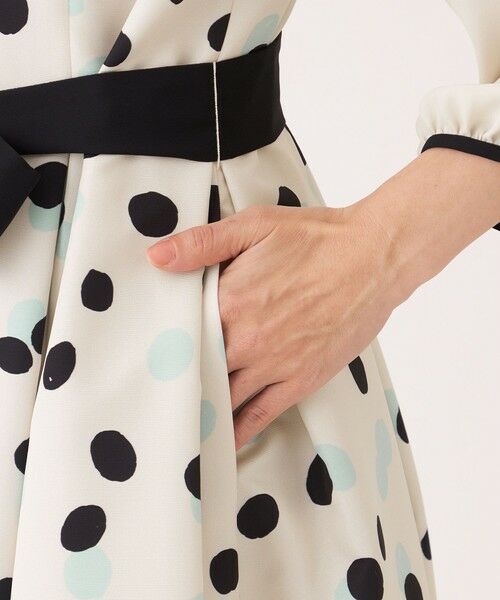 TO BE CHIC (大きいサイズ) / トゥー ビー シック (オオキイサイズ) ロング・マキシ丈ワンピース | 【L】ランダムドット ワンピース | 詳細8