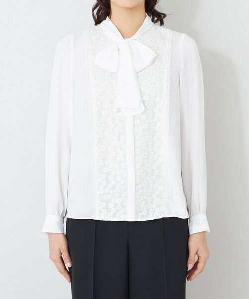 TO BE CHIC (大きいサイズ) / トゥー ビー シック (オオキイサイズ) その他トップス | 【L】フロントフラワー刺しゅう ブラウス | 詳細4