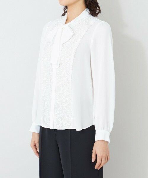 TO BE CHIC (大きいサイズ) / トゥー ビー シック (オオキイサイズ) その他トップス | 【L】フロントフラワー刺しゅう ブラウス | 詳細5