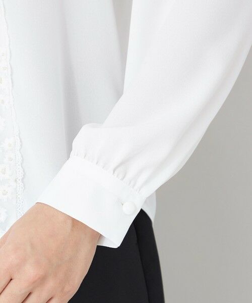 TO BE CHIC (大きいサイズ) / トゥー ビー シック (オオキイサイズ) その他トップス | 【L】フロントフラワー刺しゅう ブラウス | 詳細7