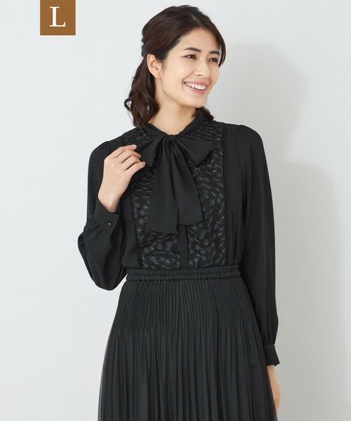 TO BE CHIC (大きいサイズ) / トゥー ビー シック (オオキイサイズ) その他トップス | 【L】フロントフラワー刺しゅう ブラウス（ブラック）