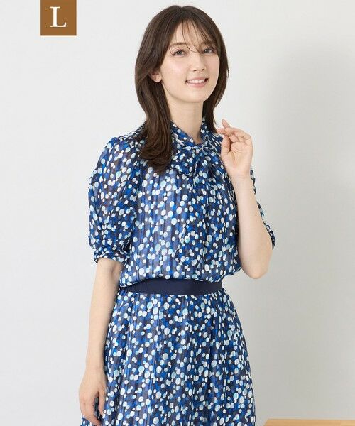 TO BE CHIC (大きいサイズ) / トゥー ビー シック (オオキイサイズ) その他トップス | 【L】シャドードットプリント ボータイブラウス（ブルー5）