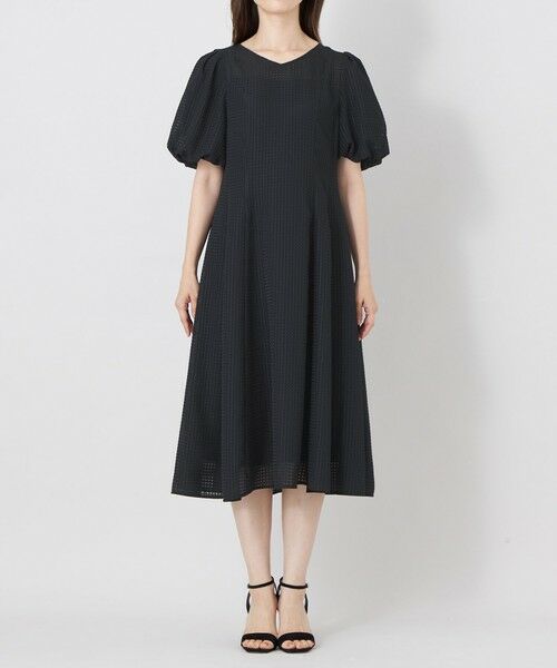 TO BE CHIC (大きいサイズ) / トゥー ビー シック (オオキイサイズ) ロング・マキシ丈ワンピース | 【L】サテンサッカーライン ワンピース | 詳細5