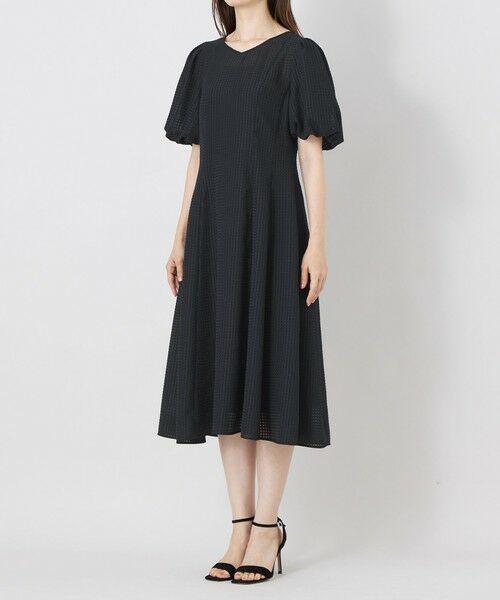 TO BE CHIC (大きいサイズ) / トゥー ビー シック (オオキイサイズ) ロング・マキシ丈ワンピース | 【L】サテンサッカーライン ワンピース | 詳細6