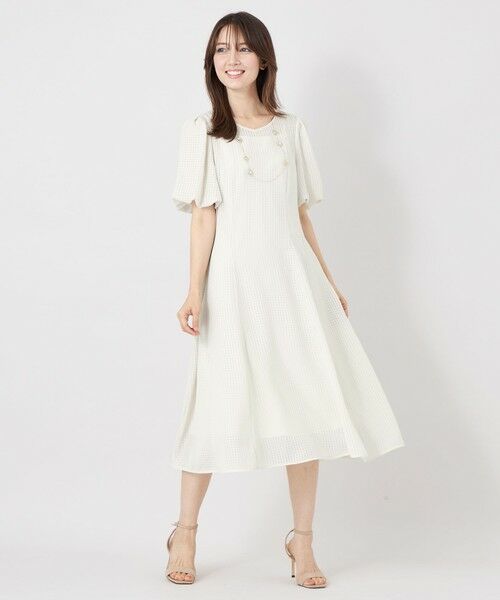 TO BE CHIC (大きいサイズ) / トゥー ビー シック (オオキイサイズ) ロング・マキシ丈ワンピース | 【L】サテンサッカーライン ワンピース | 詳細1