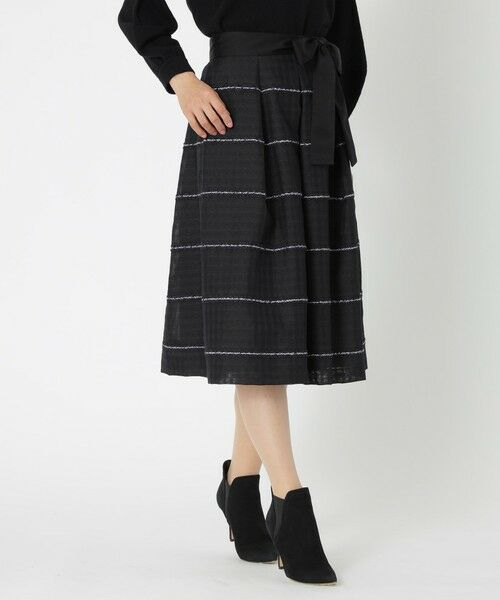 やま_ladies【新品】TO BE CHIC　大きいサイズ　ジャカードボーダースカート　黒