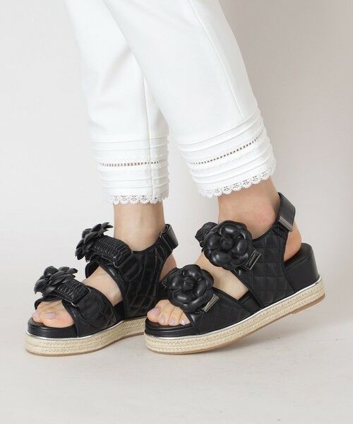 TO BE CHIC / トゥー ビー シック スニーカー | カメリアモチーフ サンダル | 詳細1