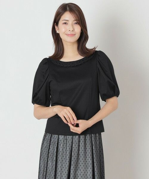 TO BE CHIC/トゥー ビー シック タックリボン&ビジューネック カットソー ブラック1 40 TO BE CHIC/トゥー ビー シック タックリボン&ビジューネック カットソー ブラック1 40