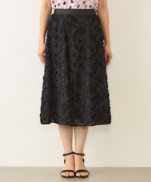 TO BE CHIC / トゥー ビー シック ロング・マキシ丈スカート | 立体フラワー刺しゅう スカート | 詳細2