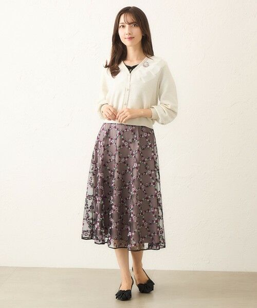 TO BE CHIC / トゥー ビー シック ロング・マキシ丈スカート | フラワーチェック刺しゅう フレアスカート | 詳細1