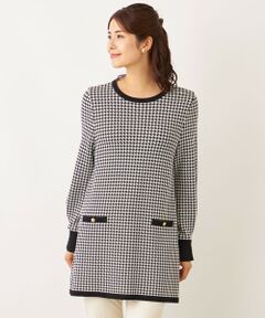 千鳥　ニットチュニック<br /><br />【素材】<br>ニット部分には、レーヨン・ナイロンのストレッチ素材を使用。素材本来のキックバック性により、程よいフィット感と快適な着心地を実現しています。さらに、強撚糸を用いているため、清涼感があり、編み目もすっきりとした表情に仕上がる、TO BE CHIC定番のニット糸を使用しています。<br><br>【デザイン・コーディネートポイント】<br>千鳥柄のニットチュニック。ウエストを絞らず、ストレートなシルエットで仕上げた、リラックス感のある一枚です。<br><br>※この商品はサンプルでの撮影を行っています。<br>実際の商品とイメージ、仕様が異なる場合がございます。