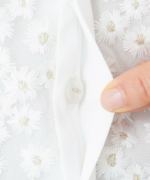 TO BE CHIC / トゥー ビー シック シャツ・ブラウス | フロントフラワー刺しゅう ブラウス | 詳細8