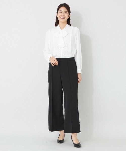 TO BE CHIC / トゥー ビー シック シャツ・ブラウス | フロントフラワー刺しゅう ブラウス | 詳細1