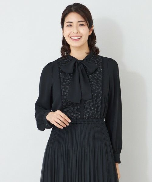 TO BE CHIC / トゥー ビー シック シャツ・ブラウス | フロントフラワー刺しゅう ブラウス（ブラック1）