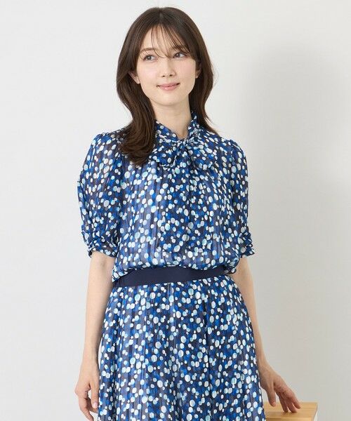 TO BE CHIC / トゥー ビー シック シャツ・ブラウス | シャドードットプリント ボータイブラウス(ターコイズ1)