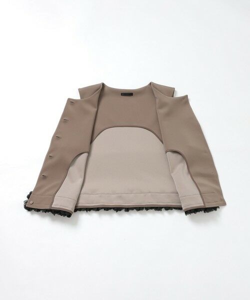 TO BE CHIC / トゥー ビー シック ノーカラージャケット | マットダンボール フリルヘムショートジレ | 詳細9
