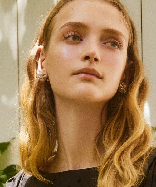 国内直営『TOCCA』GLITTER RIBBON EARRINGS イヤリング GLITTER RIBBON EARRINGS イヤリング / TOCCA | ファッション