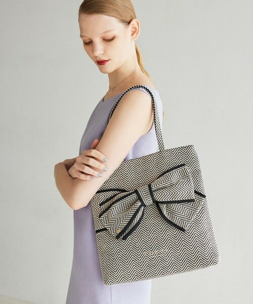 TOCCA/トッカ 【A4サイズ対応・一部カラー撥水】T CADEAU NEW BAG フラットトートバッグ ヘリンボーン柄 F TOCCA/トッカ 【A4サイズ対応・一部カラー撥水】T CADEAU NEW BAG フラットトートバッグ ヘリンボーン柄 F