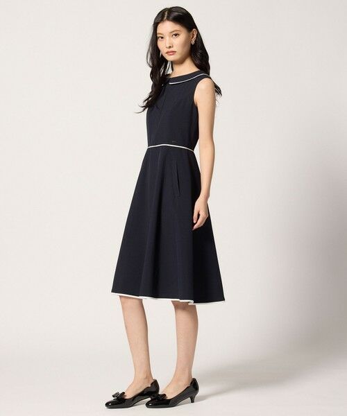 美品✨ TOCCA トッカ ネイビー 襟付き フレアワンピース 半袖 美品✨ TOCCA トッカ ネイビー 襟付き フレアワンピース 半袖
