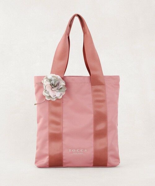TOCCA/トッカ 【アップサイクルコサージュ付き・美香＆Lov?coコラボ・数量限定・A4サイズ対応】FLOWER IN HEART BAG バッグ ピンク×カーネーション F