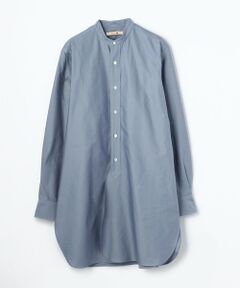 適度なハリと光沢感が魅力の、高密度のコットン素材を使用した〈BACCA〉定番のロングシャツ。<br>メンズサイズのビッグシルエットに仕上げたデザインと、ナチュラルな光沢感で女性らしさをプラスした、通年で着用いただける万能アイテムです。<br>チュニック丈の新鮮なバランスで、サイドスリットが深いラウンドヘムが抜け感を演出。<br>レギンスやパンツに合わせてばさっと羽織ったり、トレンドのハーフパンツとも相性良く着ていただけます。<br><br><b>店舗にお問い合わせの際は、下記の商品番号をお申し付けください。<br>商品番号:35018401003</b>