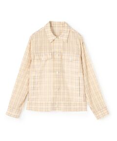 特徴的なジャガード生地を多く生産する日本の米沢地区で織られたシアサッカー素材を使用したGジャン。<br>糸の太い細い・織り方によって、1色で染めた生地ながらに陰影のあるチェック柄を表現。<br>同じ厚さのコットンシャツ生地よりも軽量で、真夏でも軽ろやかに羽織ることのできる1着。<br>ベーシックなGジャンをベースに、少し長めの着丈や細かいディティールにフランスのGジャンに見られるようなカーブラインなどを取り入れたモダンな形が特徴。<br><br>※商品の色味は、商品単体の画像をご確認ください<br><br>2023SS商品<br><br><b>店舗にお問い合わせの際は、下記の商品番号をお申し付けください。<br>商品番号:63-08-32-08104</b>