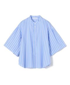 タテ糸をコード状に見えるようにドビー織機で織り上げたコードクロスシリーズ。<br>ドレスシャツのような美しい光沢のあるシャツ地に洗いをかけてカジュアルな表情に仕上げました。<br>細番手の糸を使用しているため糸量が多いながらも薄く適度なハリが特徴です。<br>ワイドスリーブシャツはボクシーなシルエットで抜け感たっぷりの一着。<br>ショルダートップに施したタックによりふんわりと広がるスリーブとスタンドカラーのすっきりとした襟元のコントラストがデザインポイントです。<br>タックイン・アウトどちらの着こなしもバランス良く合わせていただけ、季節を問わず長い時期活躍してくれる、カジュアルスタイルにぴったりのアイテム。<br><br>※商品の色味は、商品単体の画像をご確認ください<br><br>2023AW商品<br><br><b>店舗にお問い合わせの際は、下記の商品番号をお申し付けください。<br>商品番号:23-01-34-01003</b><br><br><br>※※お取扱い上の注意※※<br>素材の特性上、色移りしやすい性質があります。<br>湿っている際の摩擦は特に色移りしやすい為ご注意下さい。