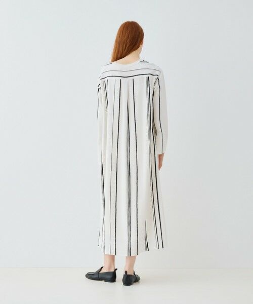 TOMORROWLAND / トゥモローランド ロング・マキシ丈ワンピース | ドローイングラインプリント クルーネックマキシワンピース | 詳細3