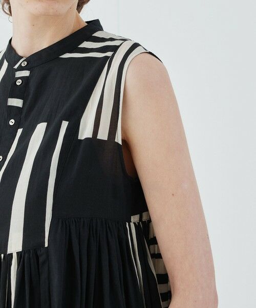 TOMORROWLAND / トゥモローランド ロング・マキシ丈ワンピース | ランドレイヤープリント スタンドネックギャザーワンピース | 詳細5