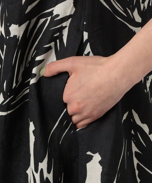 TOMORROWLAND / トゥモローランド ロング・マキシ丈ワンピース | WRITEWELL リーフパターンVネックドレス | 詳細7