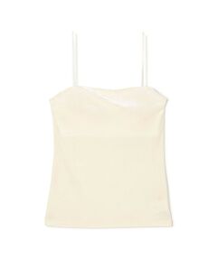 BACCA inner piece<br>Layer、Healthy、Simple、 Effortlessをキーワードに、着心地の良さと美しいシルエットにこだわったコレクション。<br><br>薄手でありながら、編み目が細かく密に編まれたベロアジャージーを使用したシリーズ。<br>美しい光沢と繊細な表情感が、カジュアルになりすぎず上品な印象に。<br><br>カップインキャミソールはカップの取り外しが可能な為、シーンに合わせて着用していただけます。シンプルながらも美しいシルエットになるよう、衿開きが真っ直ぐ見えるラインに拘りました。肩紐は細いゴムを使用し、ノンストレスでリラックスして着ていただけます。<br><br><br>※商品の色味は、商品単体または素材アップ画像をご確認ください<br><br>2025SS商品<br><br><b>店舗にお問い合わせの際は、下記の商品番号をお申し付けください。<br>商品番号:35-03-51-03701</b>
