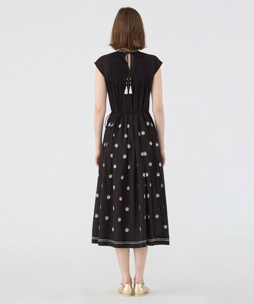 TOMORROWLAND / トゥモローランド ロング・マキシ丈ワンピース | コットンボイルエンブロイダリー プチスタンドカラーワンピース | 詳細3