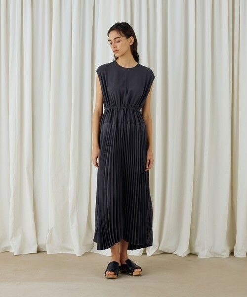 TOMORROWLAND / トゥモローランド ロング・マキシ丈ワンピース | ジャージーライクジョーゼット プリーツコンビドレス | 詳細1