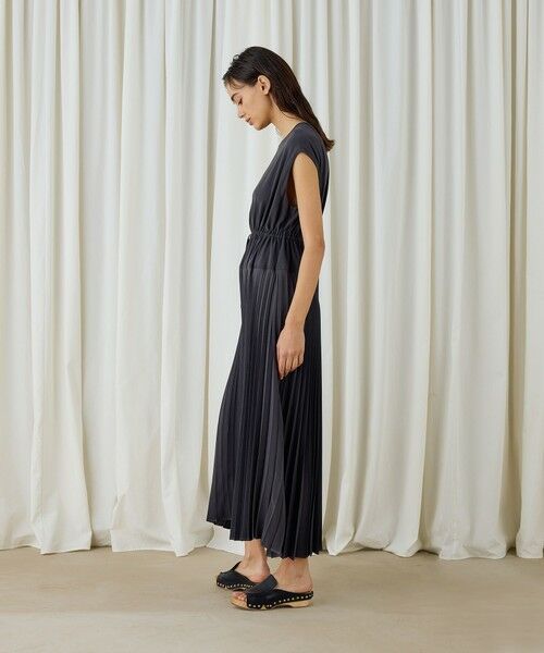 TOMORROWLAND / トゥモローランド ロング・マキシ丈ワンピース | ジャージーライクジョーゼット プリーツコンビドレス | 詳細2