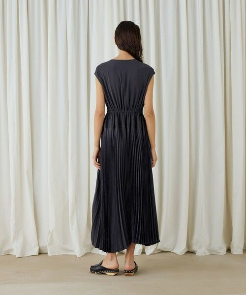 TOMORROWLAND / トゥモローランド ロング・マキシ丈ワンピース | ジャージーライクジョーゼット プリーツコンビドレス | 詳細3
