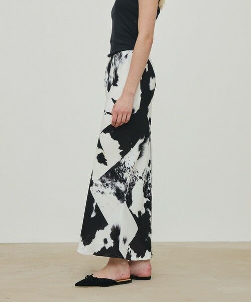 TOMORROWLAND / トゥモローランド ロング・マキシ丈スカート | カウハイドプリント エラスティックストレートスカート | 詳細3