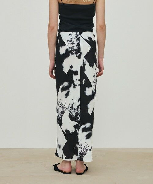 TOMORROWLAND / トゥモローランド ロング・マキシ丈スカート | カウハイドプリント エラスティックストレートスカート | 詳細4