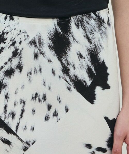 TOMORROWLAND / トゥモローランド ロング・マキシ丈スカート | カウハイドプリント エラスティックストレートスカート | 詳細5